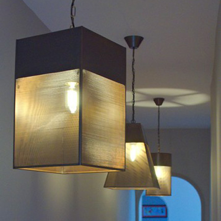 Esstischleuchte mit Lochblech-Schirm aus Messing LA CONIQUE: Französische Lampen mit Schirmen aus Lochblech (Messingblech)